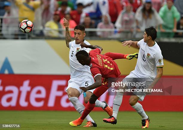 Panama's Armando Cooper vies for the ball with Bolivia's Nelson Cabrera and Pedro Azogue during the Copa America Centenario football match in...
