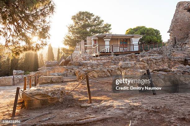 ruined palace of knossos, island of crete, greece, mediterranean - herakleion stockfoto's en -beelden