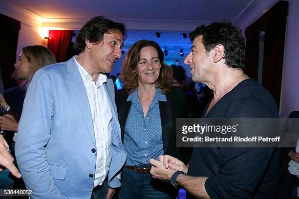 Jerome Guedj, his wife Emilie Freche and Patrick Bruel pose after the Concert of Patrick Bruel at Theatre Du Chatelet on June 6, 2016 in Paris,...