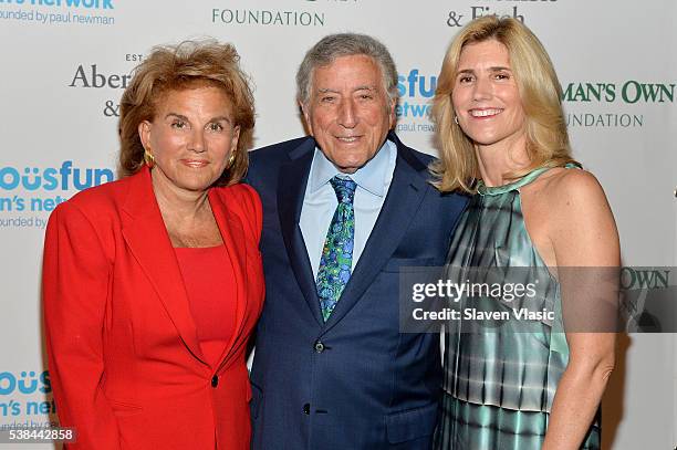 Board Director at SeriousFun Childrens Network Liz Robbins, Singer Tony Bennett, and Guest attend SeriousFun Children's Network 2016 NYC Gala...