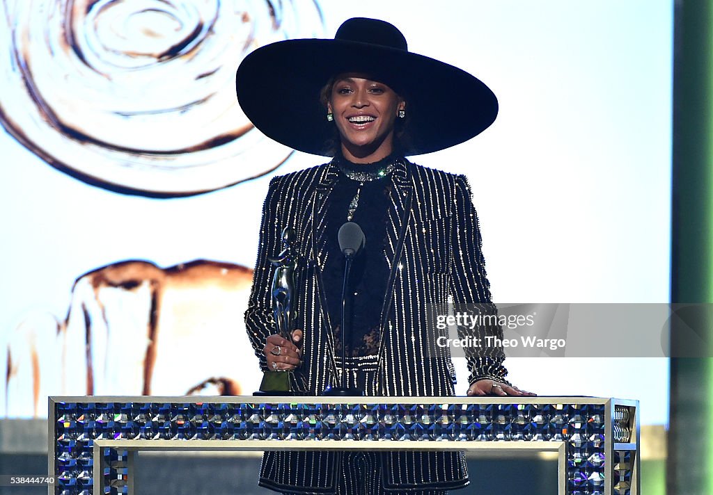 2016 CFDA Fashion Awards - Show