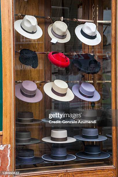 typical hat in seville - modiste photos et images de collection