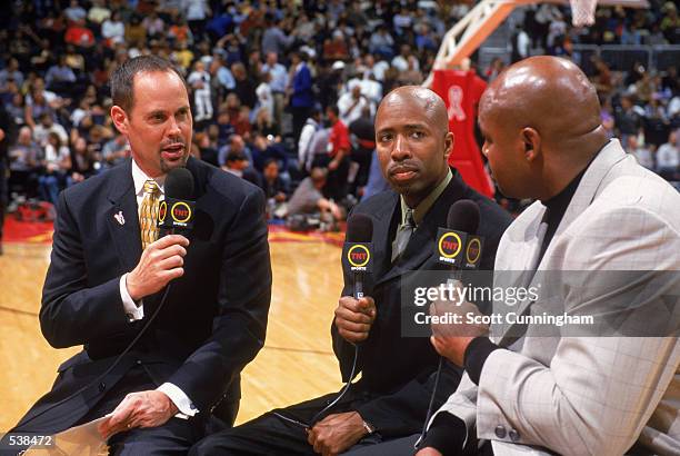 Turner Sports studio team Ernie Johnson, Kenny Smith and Charles Barkley sit on the court before the NBA game between the Washington Wizards and the...