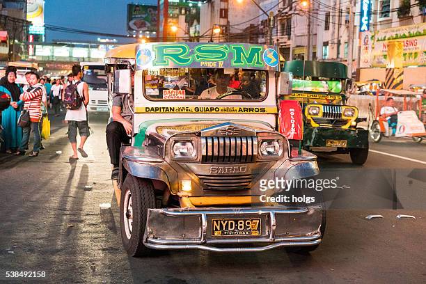 jeepney en manila, filipinas - manila fotografías e imágenes de stock