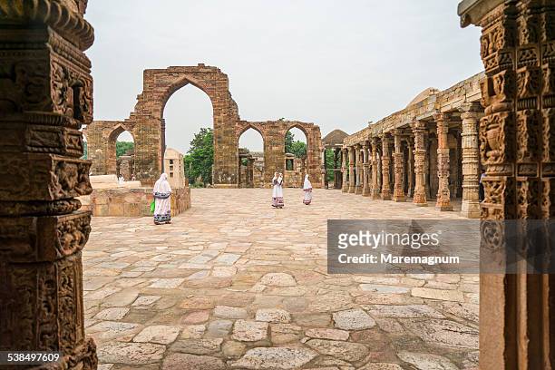 qutb minar complex, the qutb minar - qutab minar stock pictures, royalty-free photos & images