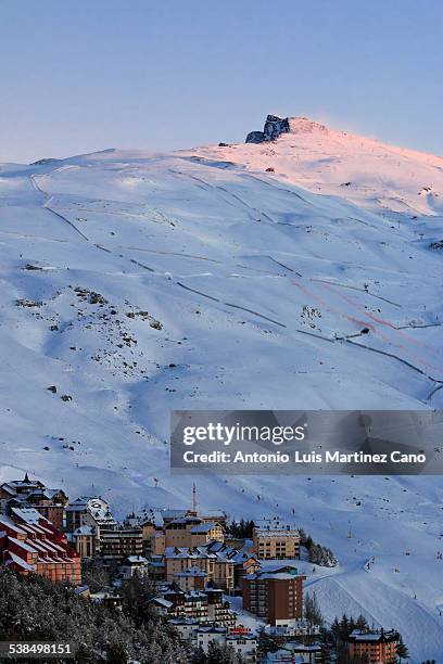 ski resort of pradollano - sierra nevada spain ski photos et images de collection