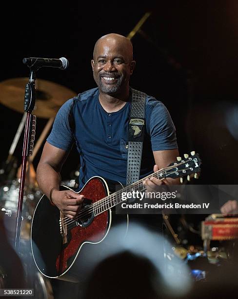 Darius Rucker Performance Darius Rucker In Concert Photos and Premium High Res Pictures - Getty ...