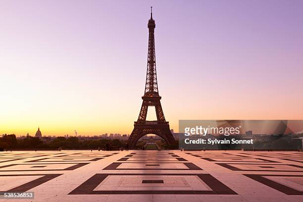 esplanade du trocadero, paris - frankreich stock-fotos und bilder