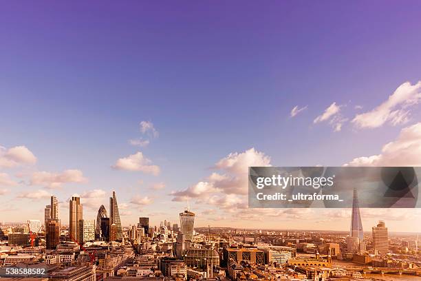 skyline with landmarks of london at sunset - canary wharf shopping centre stock pictures, royalty-free photos & images