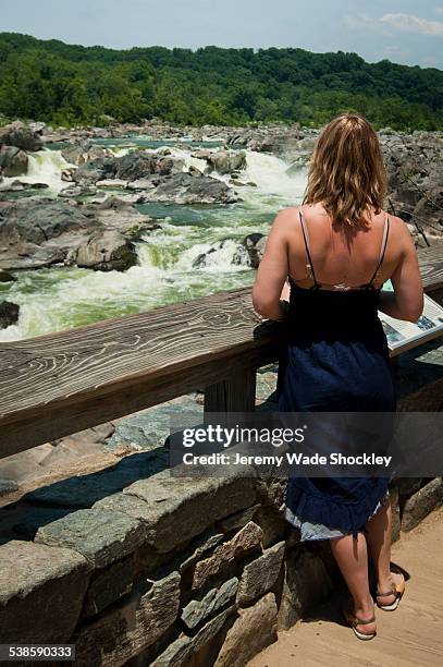 a toursits takes in the views of the great falls of the potomac river, maryland. - chesapeake and ohio canal national park stock pictures, royalty-free photos & images