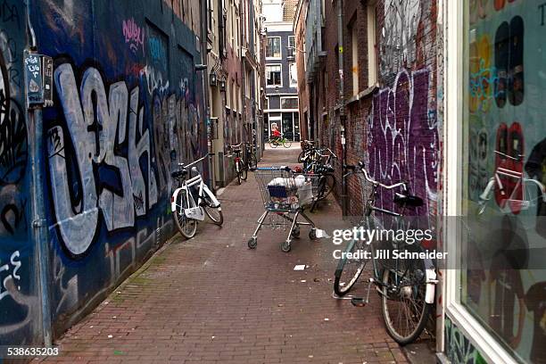 amsterdam, netherlands - graffiti hintergrund stock pictures, royalty-free photos & images