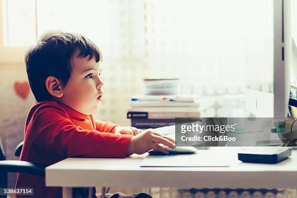 boy with a computer - ordenador stock-fotos und bilder