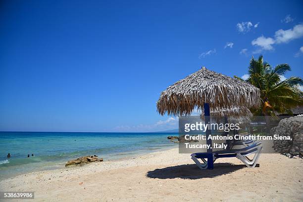 playa ancon, trinidad, cuba - playa ancon cuba imagens e fotografias de stock