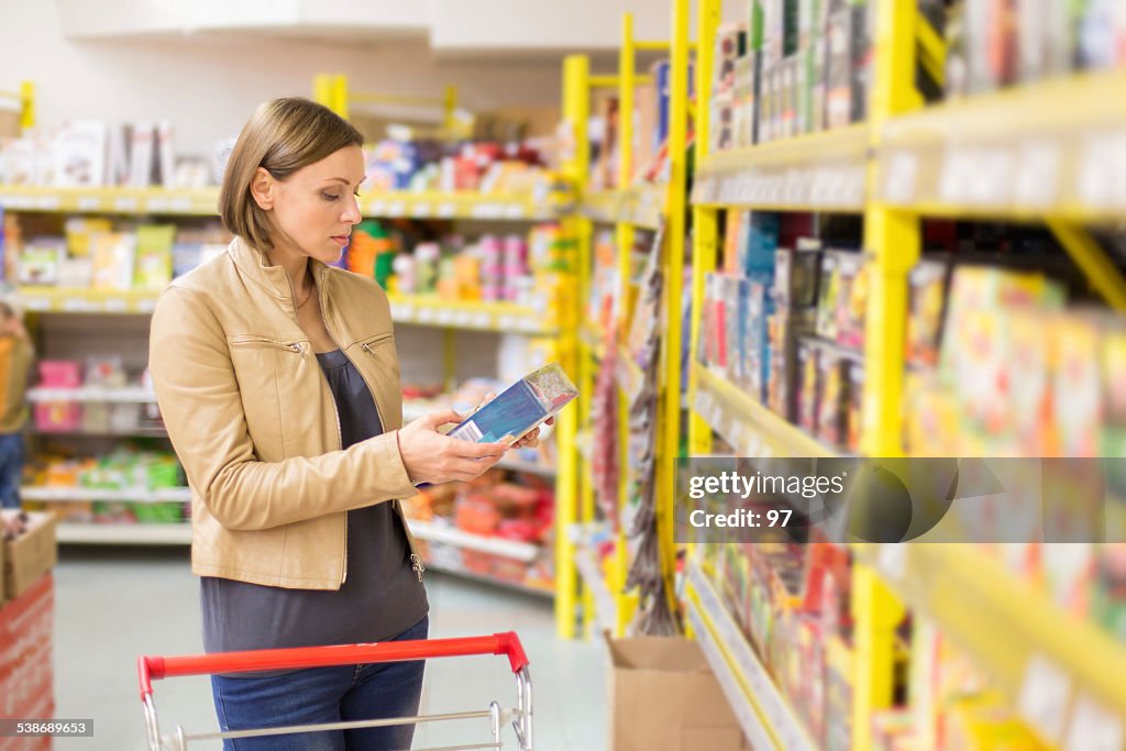 Mujer compra té