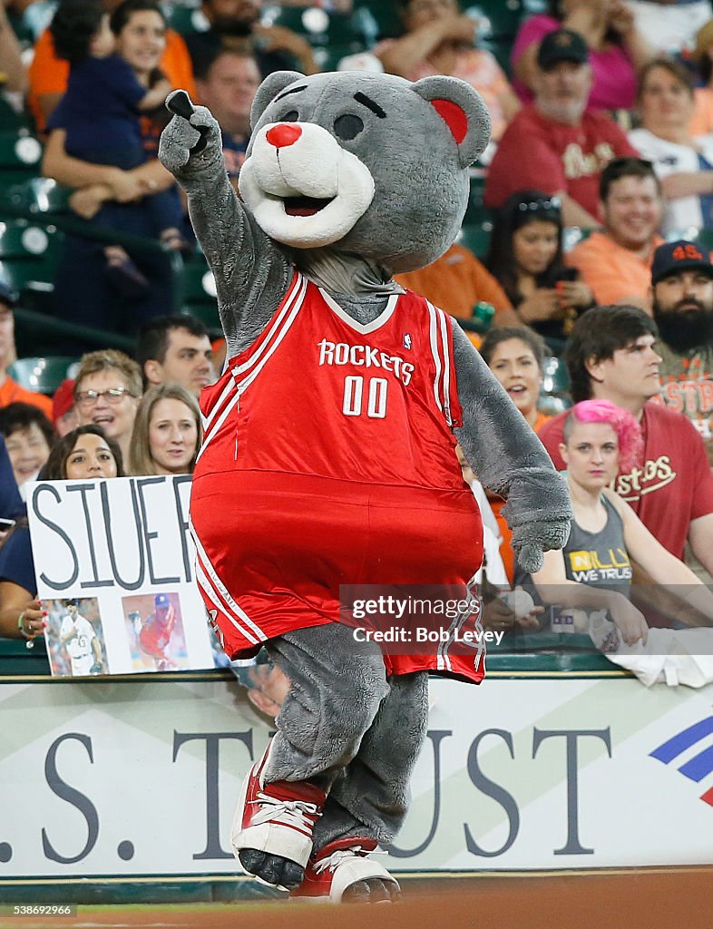 Nasroc Rockets Houston Rockets mascot Clutch celebrates Houston Astros mascot... News ...