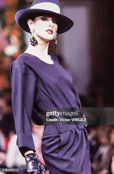Model walks the runway at the Yves Saint Laurent Haute Couture Spring/Summer 1993 fashion show during the Paris Fashion Week in January, 1993 in...