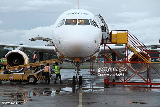 preparing for flight - a320 turbine engine stockfoto's en -beelden