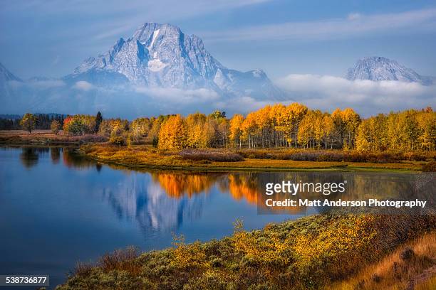 fall colors at oxbow bend, grand teton np, wyoming - parque nacional fotografías e imágenes de stock