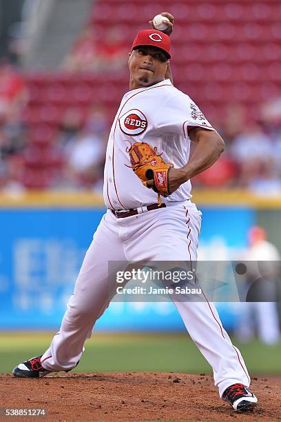 Alfredo Simon of the Cincinnati Reds pitches in the first inning against the St. Louis Cardinals at Great American Ball Park on June 8, 2016 in...