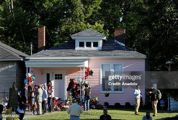 Mourners visit boxing legend Muhammed Ali's house following the death of him, in Louisville, Kentucky on June 8, 2016. Kentucky will conduct a public...