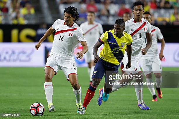 Oscar Vilchez of Peru controls the ball ahead of Miler Bolanos of Ecuador during the first half of the 2016 Copa America Centenario Group B match at...