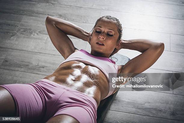 abs - images of female bodybuilders stock pictures, royalty-free photos & images