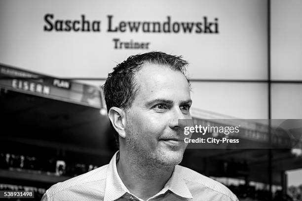 Headcoach Sascha Lewandowski dies at 44 on Juni 8, 2016 in Bochum, Germany. Archivfoto: Sascha Lewandowski während der Trainervorstellung von Sascha...