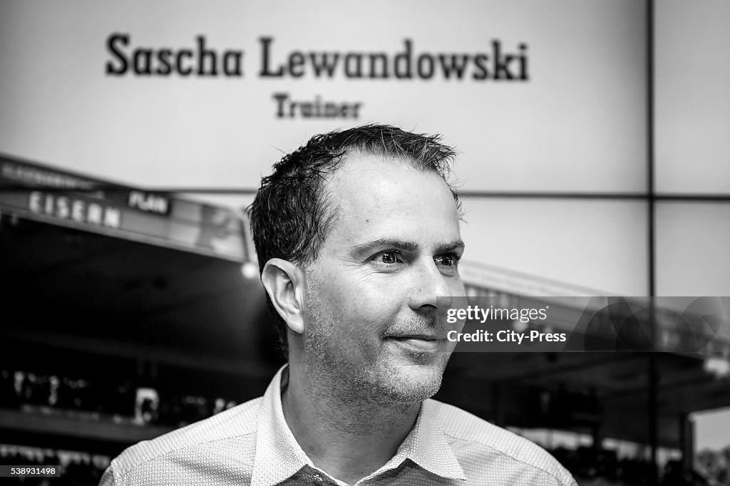 In Focus: Sascha Lewandowski dies at 44