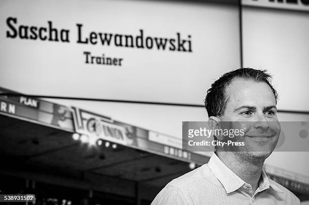 Headcoach Sascha Lewandowski dies at 44 on Juni 8, 2016 in Bochum, Germany. Archivfoto: Sascha Lewandowski während der Trainervorstellung von Sascha...