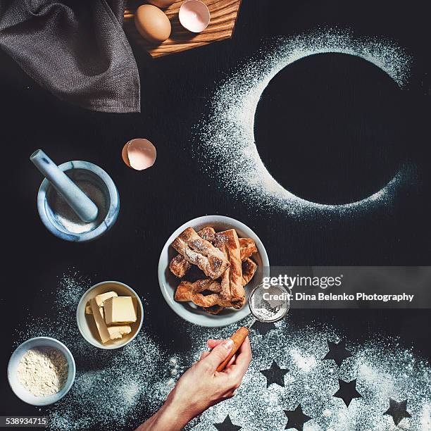puff pastry with stars and moon - powdered sugar stock-fotos und bilder