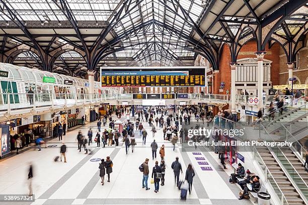 london liverpool street railway station - liverpool street bahnhof stock-fotos und bilder