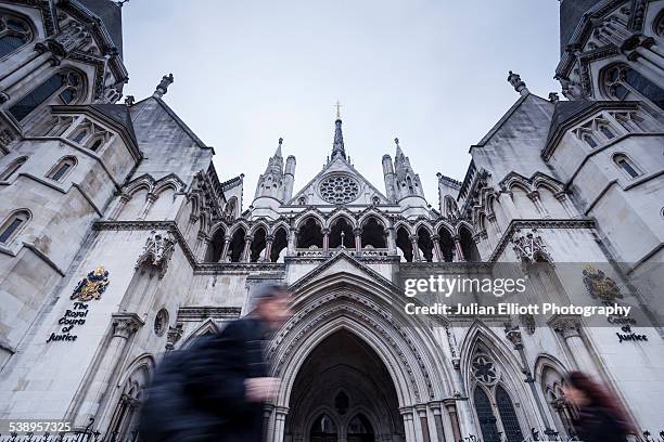 the royal courts of justice in london, england - corte reale di giustizia foto e immagini stock