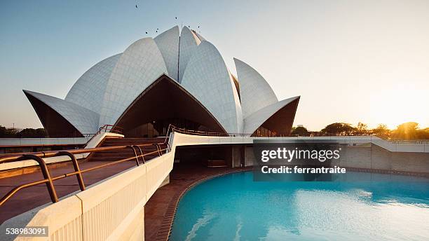 lotus temple in new delhi india - lotus temple new delhi stock pictures, royalty-free photos & images