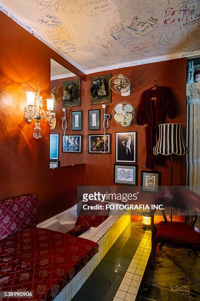 cafe interior in havana - havana art stock pictures, royalty-free photos & images