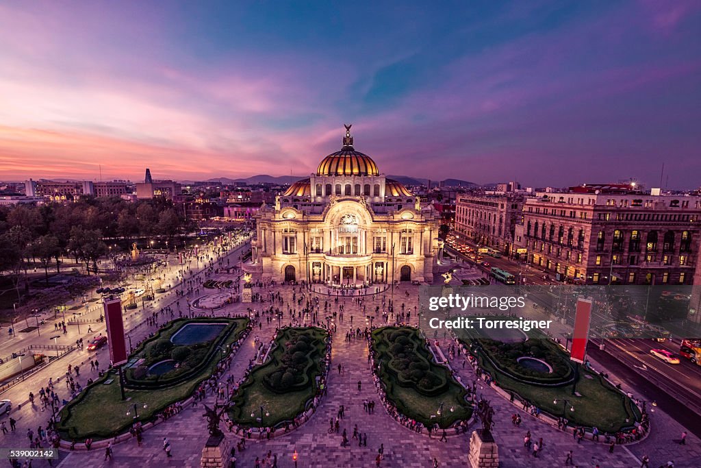 El centro de la ciudad de México en el crepúsculo