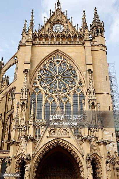 metz cathedral - rose window stock pictures, royalty-free photos & images