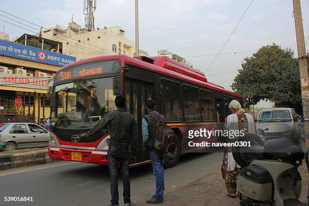 public transport bus in delhi - delhi bus stock pictures, royalty-free photos & images