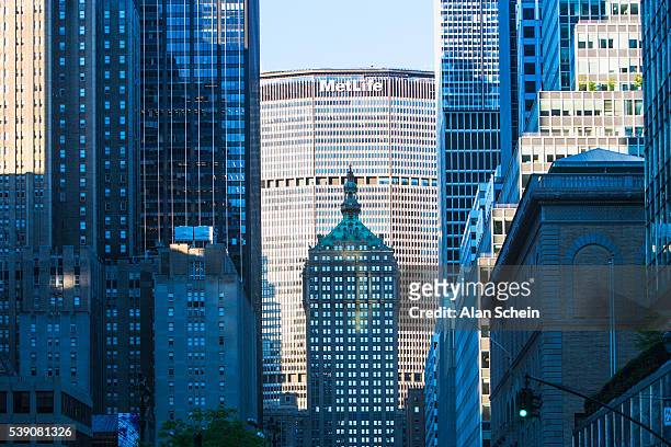 park avenue and met life building - metlife building stock pictures, royalty-free photos & images