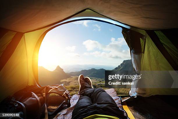 freiheit - subjektive kamera ungewöhnliche ansicht stock-fotos und bilder