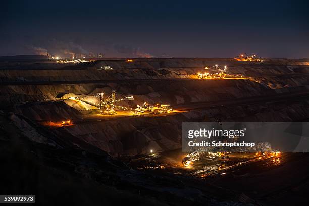 ouvert de plâtre minière - mines de charbon photos et images de collection