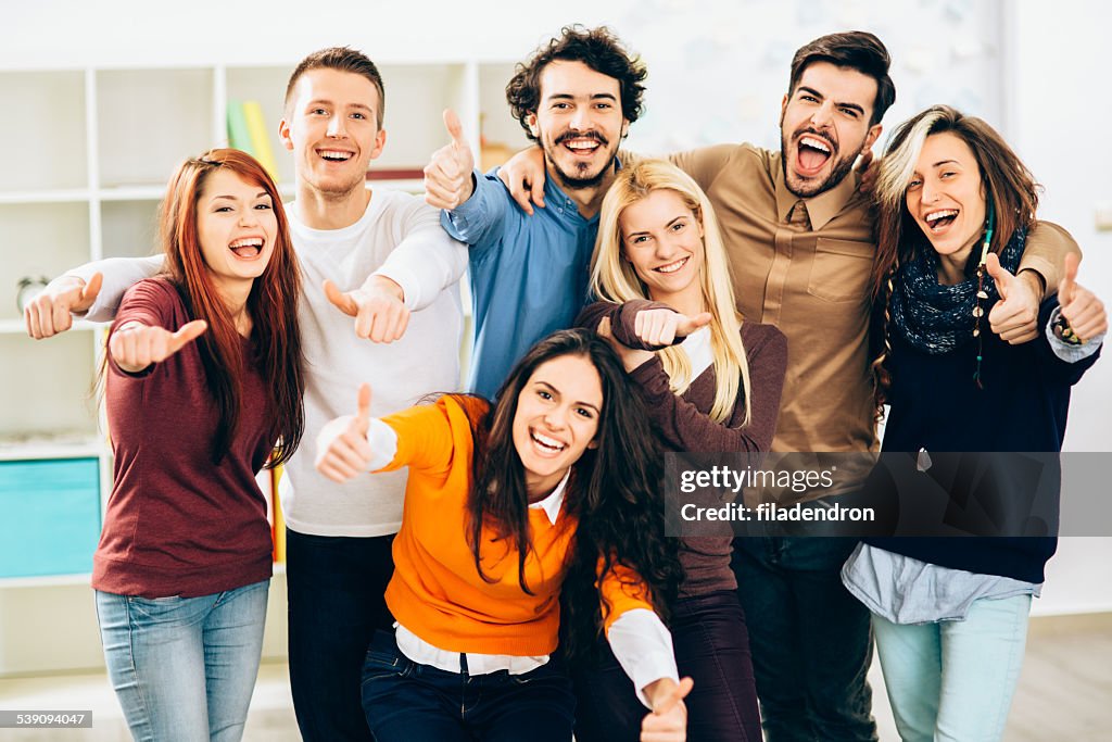 Groupe de Jeune équipe au bureau