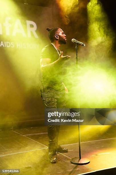 Jason Derulo performs on stage during the 7th Annual amfAR Inspiration Gala New York at Skylight at Moynihan Station on June 9, 2016 in New York City.