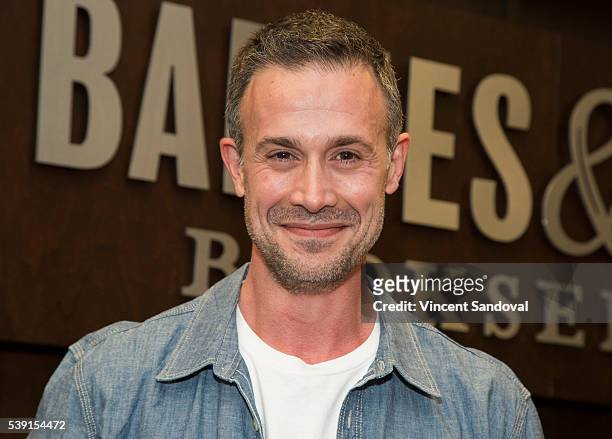 Actor Freddie Prinze, Jr. Signs his new book "Back To The Kitchen" at Barnes & Noble at The Grove on June 9, 2016 in Los Angeles, California.