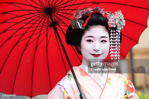 young geisha - kyoto japan stock pictures, royalty-free photos & images