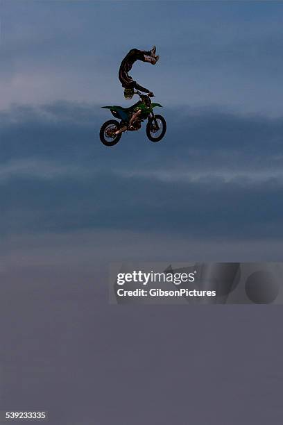 freestyle motocross rider - freestyle motocross stock pictures, royalty-free photos & images