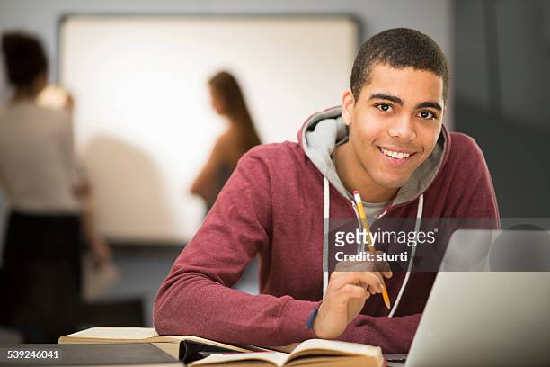 happy student in class - mannelijk stockfoto's en -beelden
