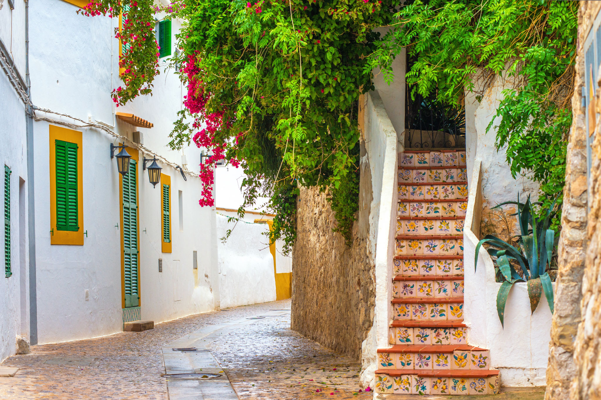 dalt vila streets