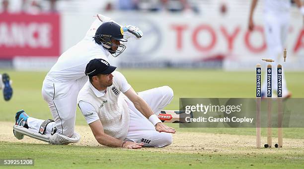 Kusal Mendis of Sri Lanka crashes into James Anderson of England as he makes his ground during day two of the 3rd Investec Test match between England...