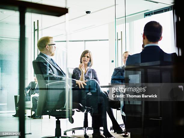 female business executive leading meeting - meeting candid office suit stockfoto's en -beelden