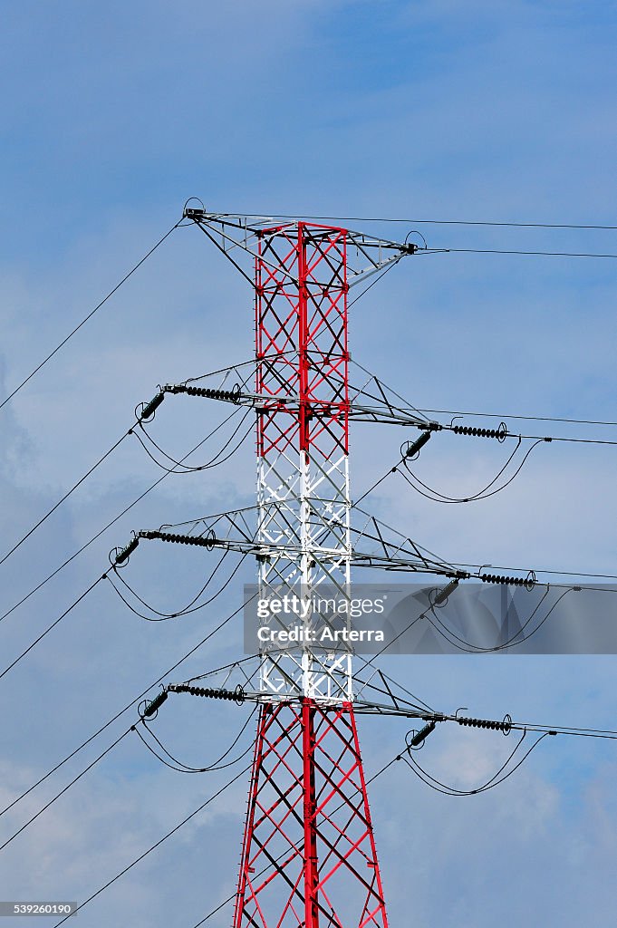 High voltage pylon